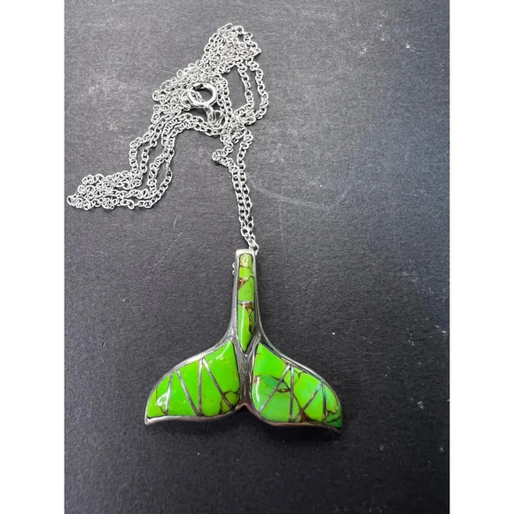 Green Mojave turquoise sterling silver whale tail pendant with chain - Picture 1 of 10